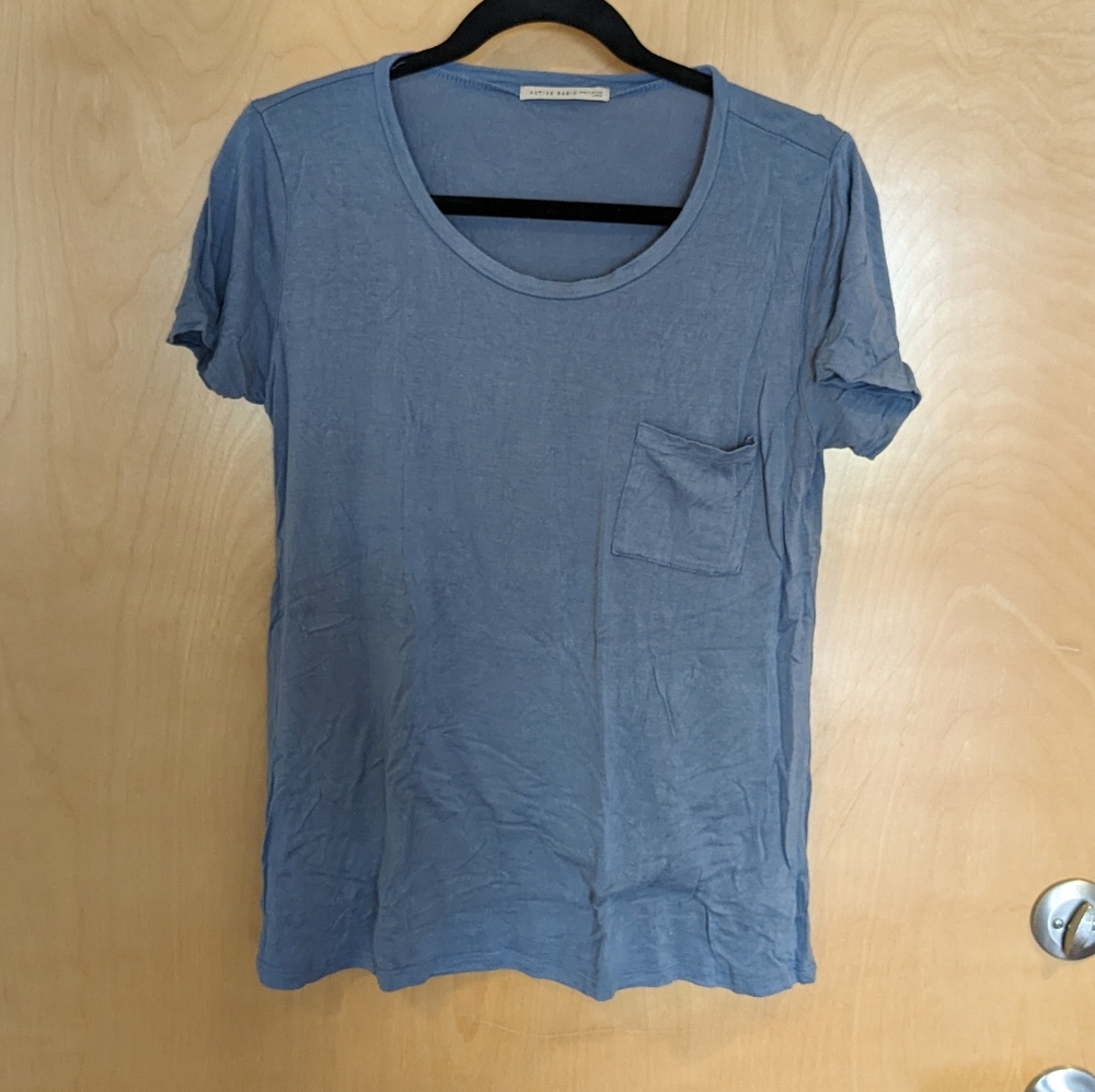 Light blue stretchy pocket tee